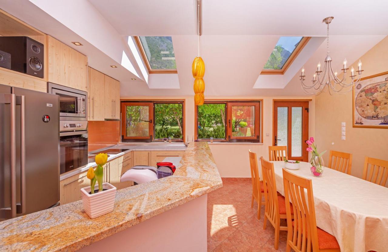 Holiday Home Ana'S Paradise Mlini Exterior photo