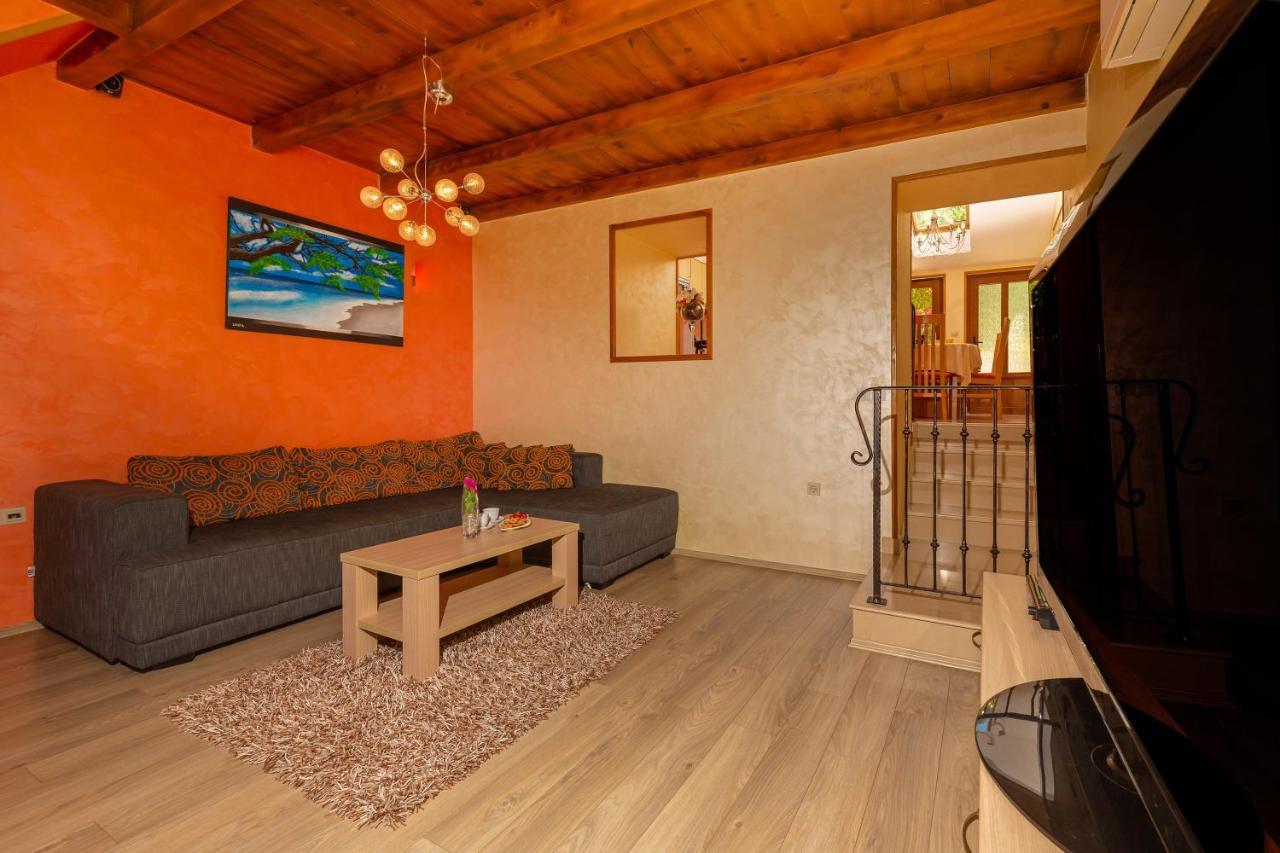 Holiday Home Ana'S Paradise Mlini Exterior photo